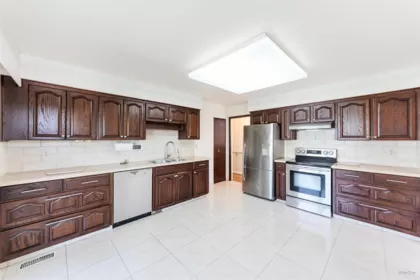 3810 Cardiff Place, Burnaby, BC, Burnaby — Single Family Residence for sale