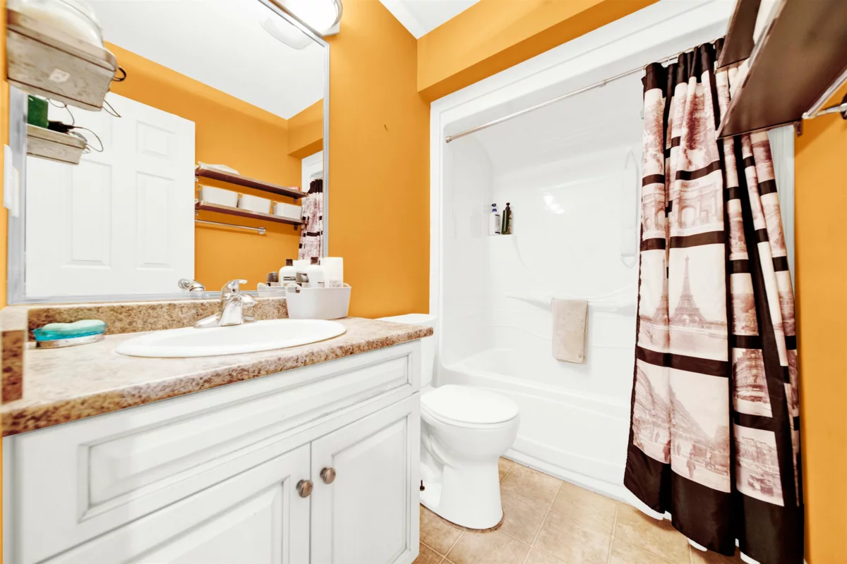 Entry Foyer Photo of 6081 164a Street, Surrey, BC