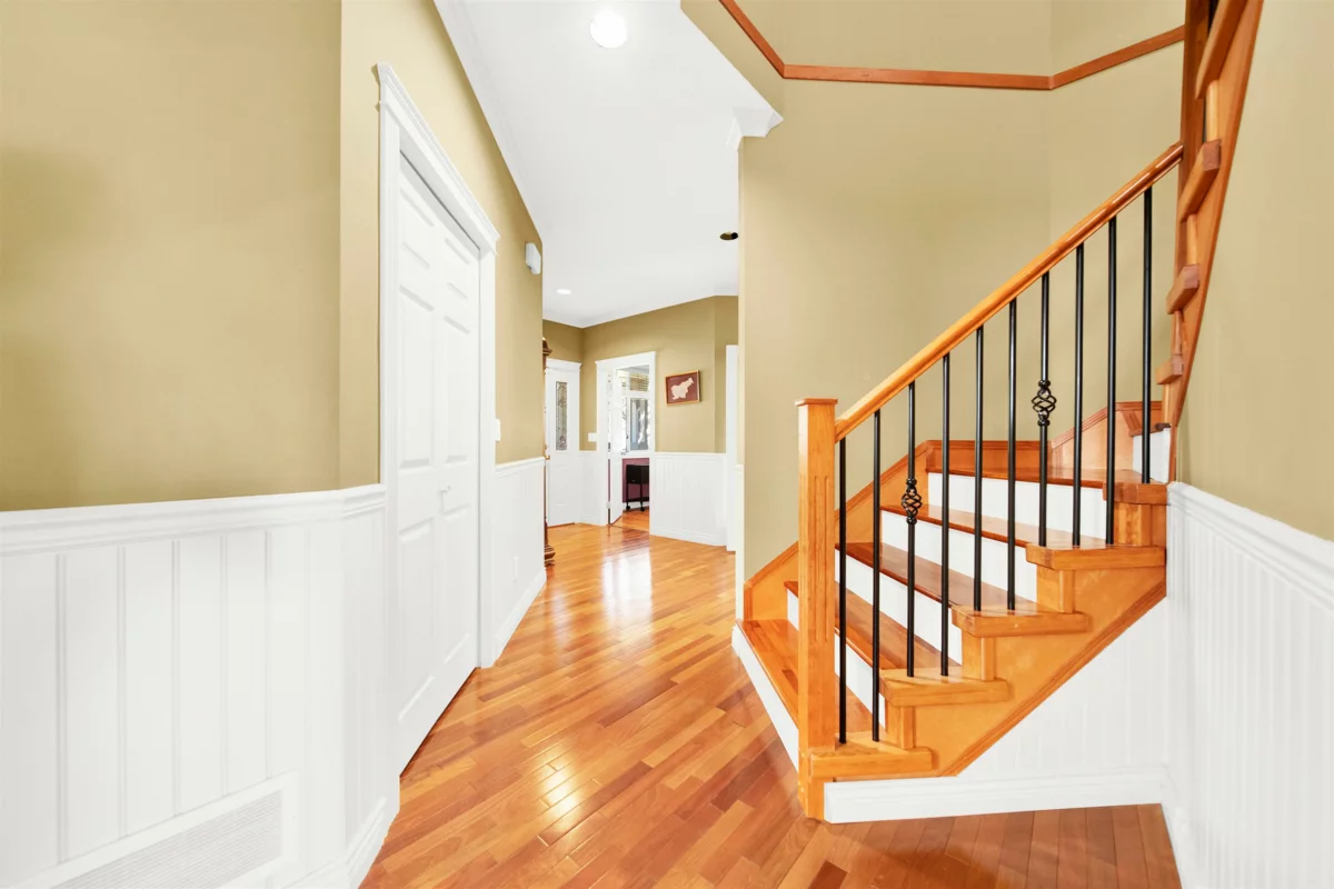 Hallway Photo of 6081 164a Street, Surrey, BC