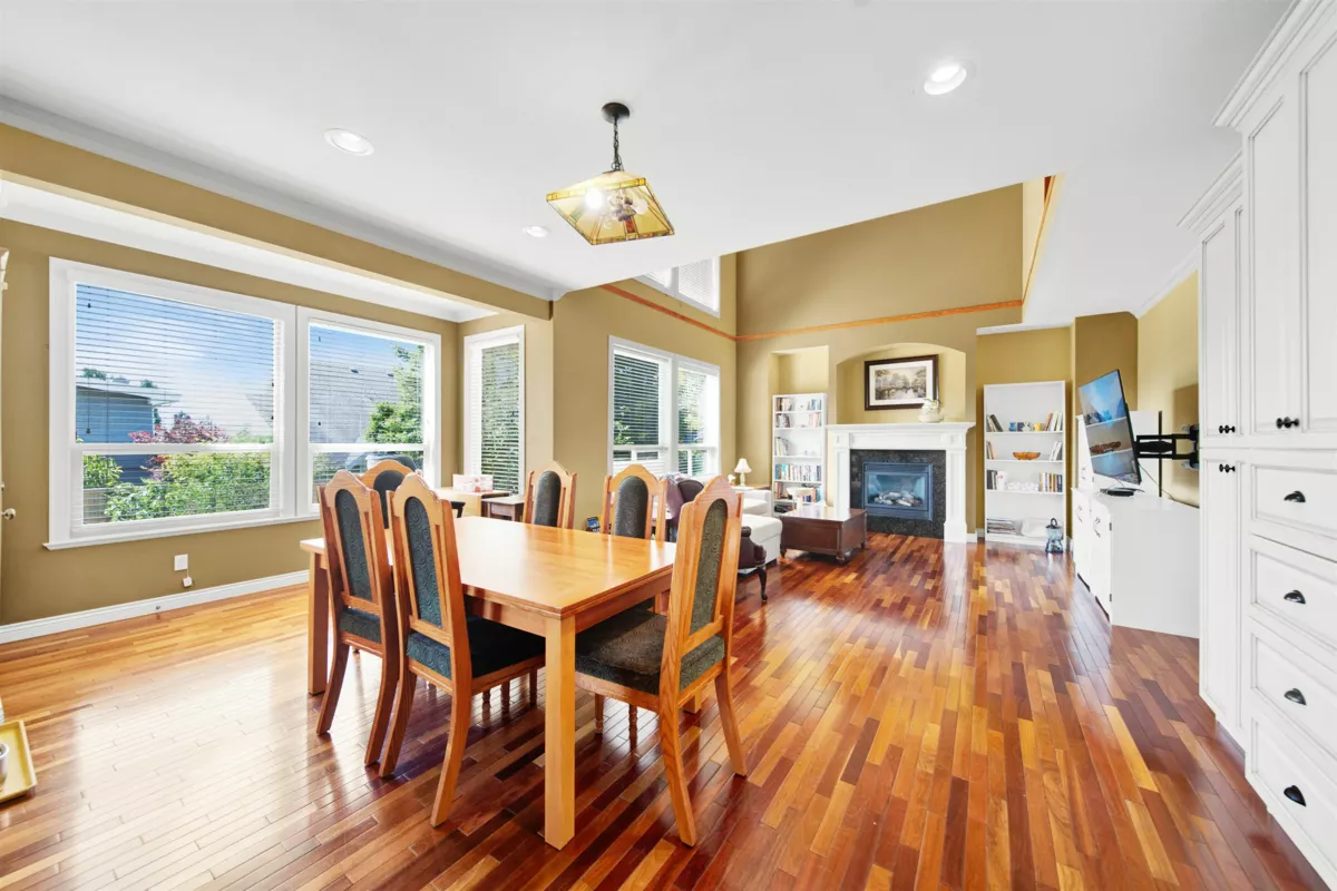 Kitchen Island Photo of 6081 164a Street, Surrey, BC