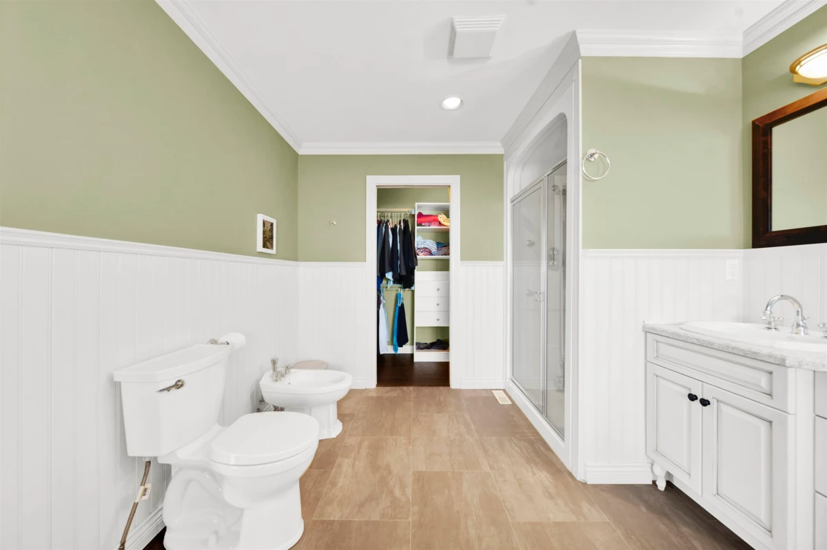 Laundry Room Photo of 6081 164a Street, Surrey, BC