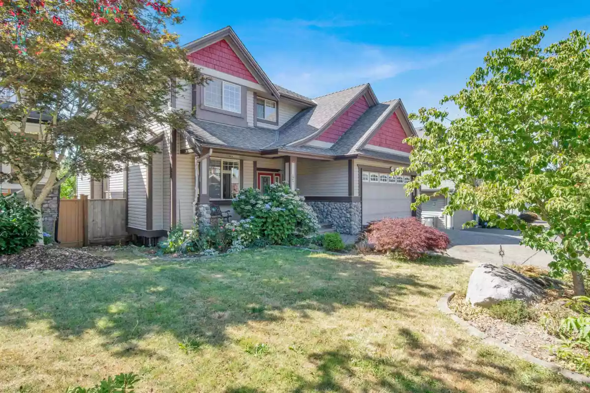 Living Room Photo of 6081 164a Street, Surrey, BC