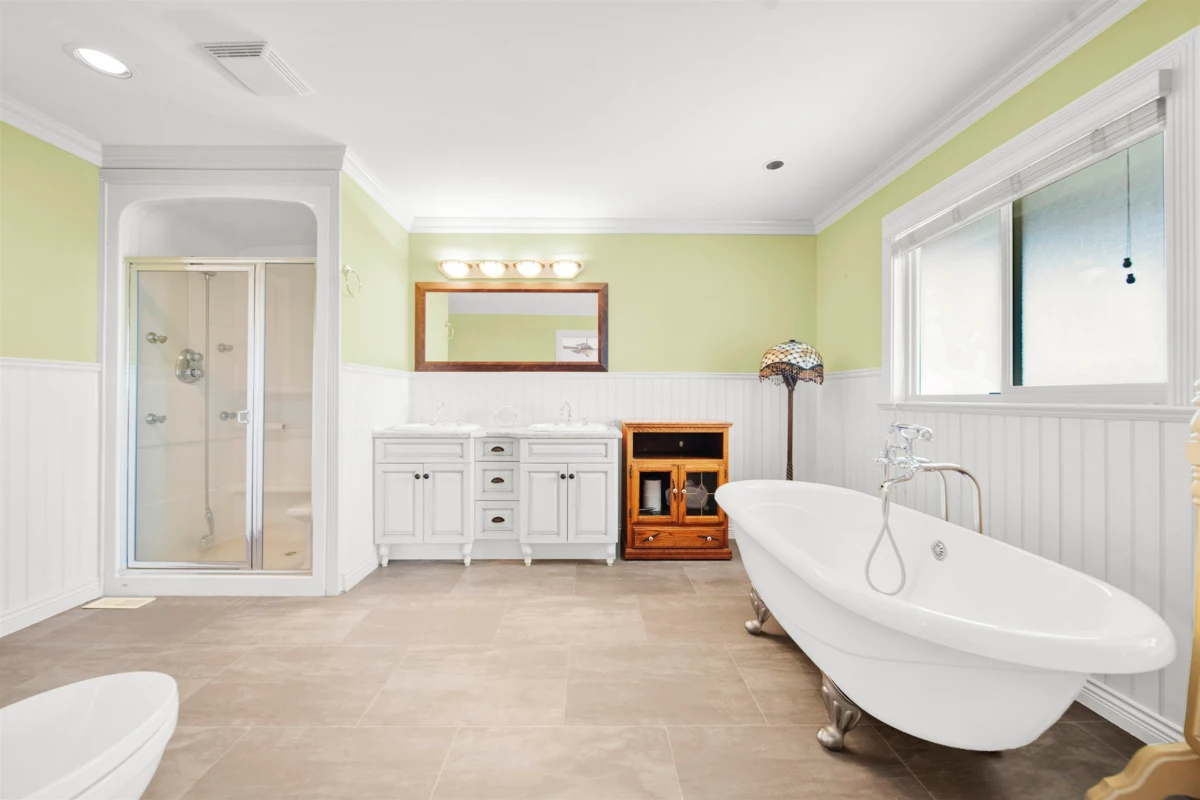 Powder Room Photo of 6081 164a Street, Surrey, BC