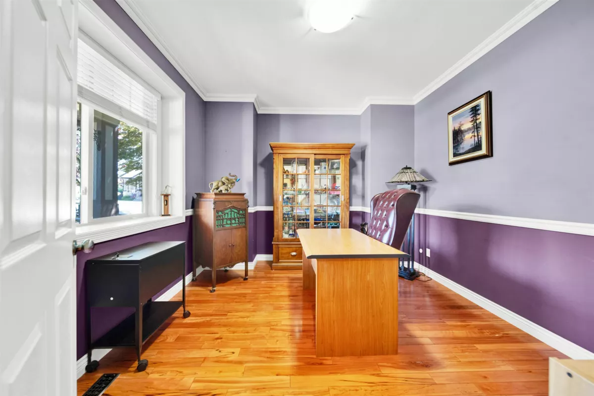 Walk-In Closet Photo of 6081 164a Street, Surrey, BC