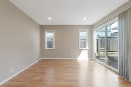 Walk-In Closet Photo of 235 W 19th Street, North Vancouver, BC