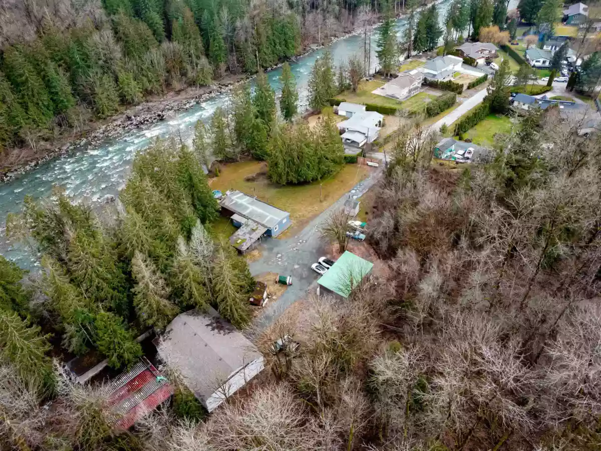 Kitchen Island Photo of 3975 Bourne Road, Sardis - Chwk River Valley, BC
