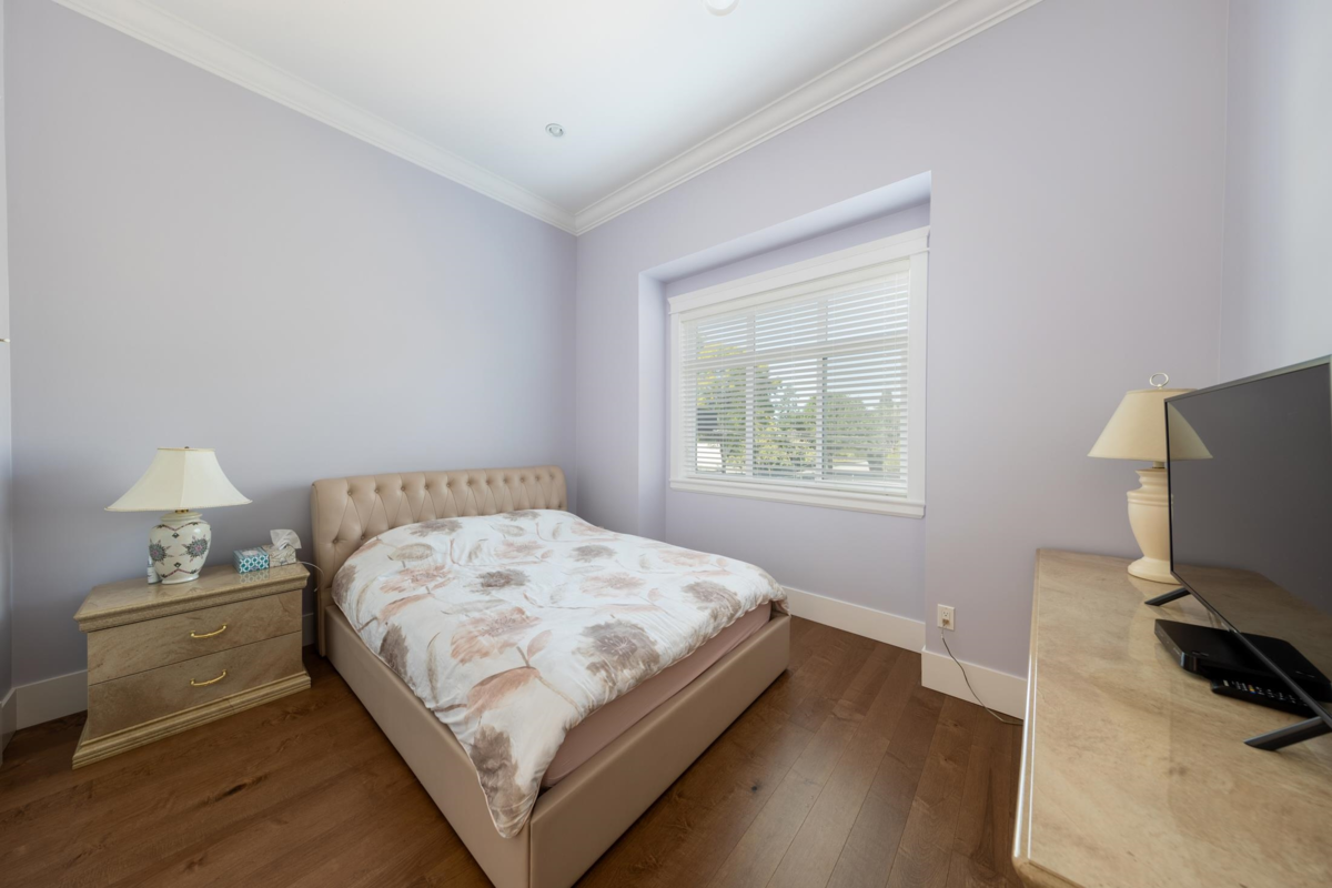 Laundry Room Photo of 6160 Granville Avenue, Richmond, BC