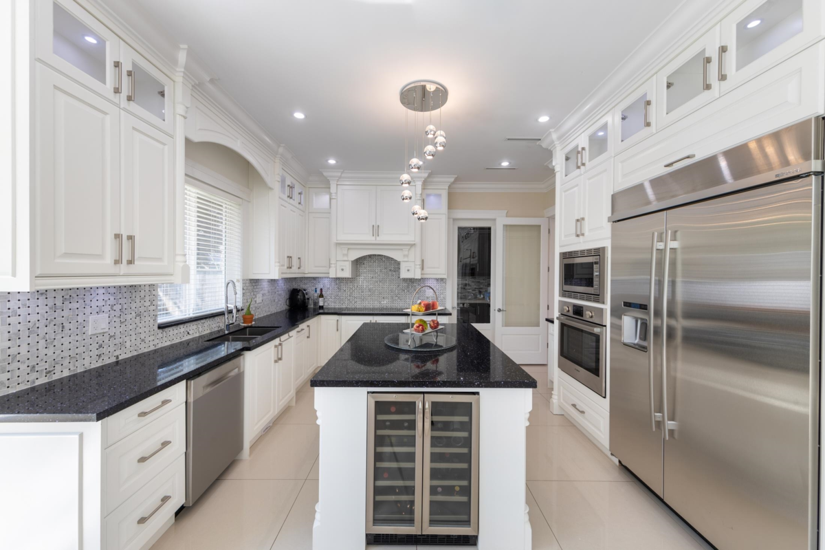 Primary Bathroom Photo of 6160 Granville Avenue, Richmond, BC