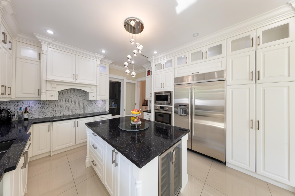 Walk-In Closet Photo of 6160 Granville Avenue, Richmond, BC