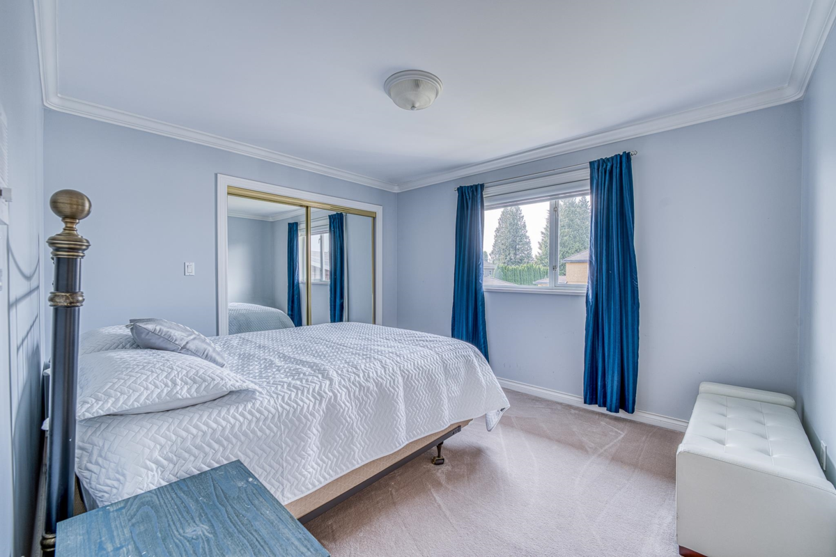 Laundry Room Photo of 3660 Granville Avenue, Richmond, BC