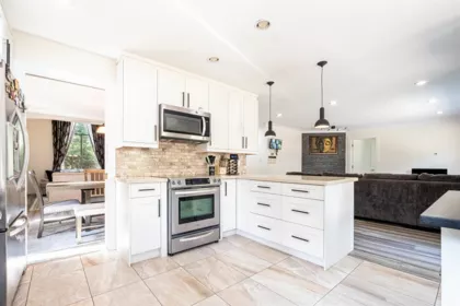 Kitchen Island Photo of 13698 58 Avenue, Surrey, BC
