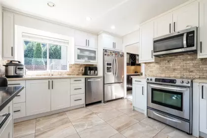 Kitchen Photo of 13698 58 Avenue, Surrey, BC