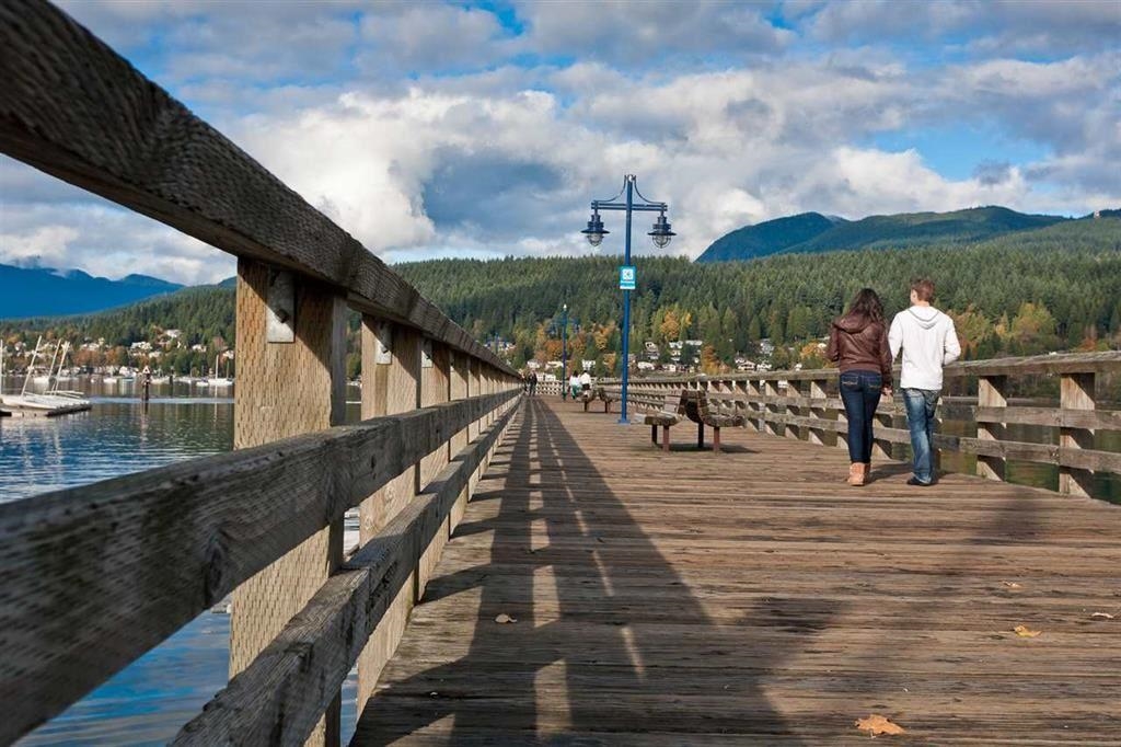 Kitchen Island Photo of 2982 Sunnyside Road, Anmore, BC