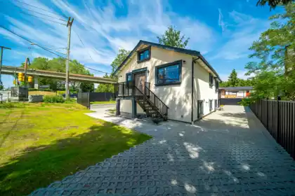 Hallway Photo of 7620 Gilley Avenue, Burnaby, BC