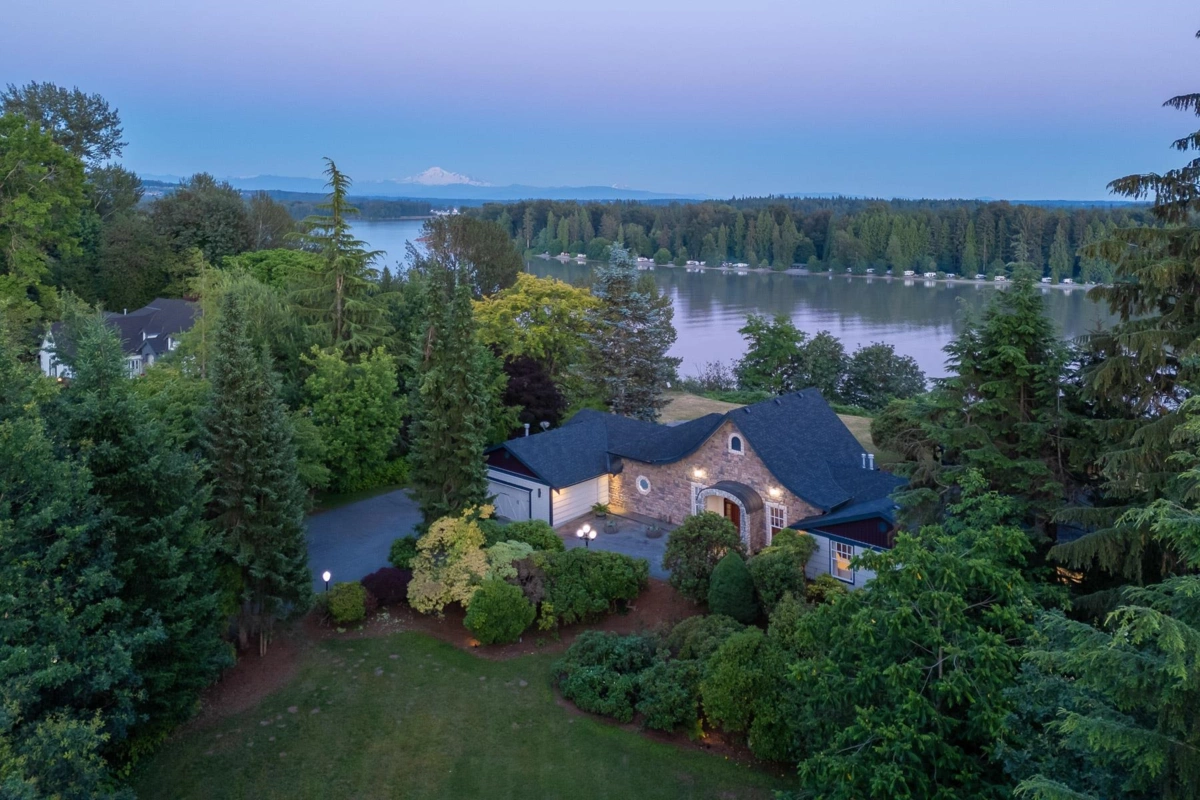 Family Room Photo of 21850 River Road, Maple Ridge, BC