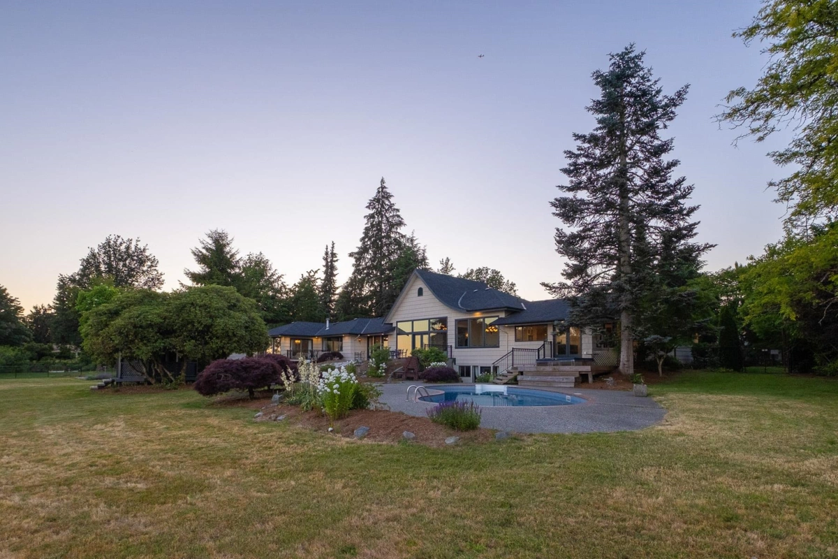 Hot Tub / Spa Photo of 21850 River Road, Maple Ridge, BC