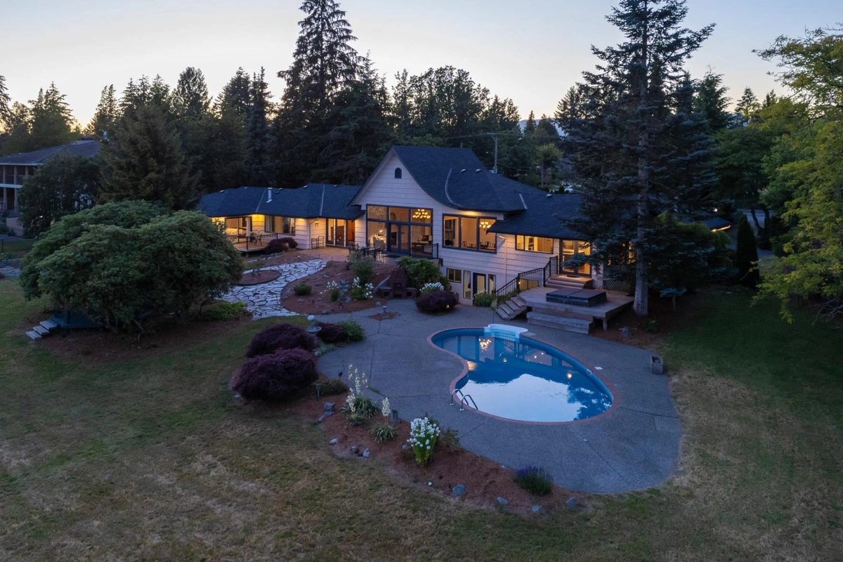 Kitchen Photo of 21850 River Road, Maple Ridge, BC