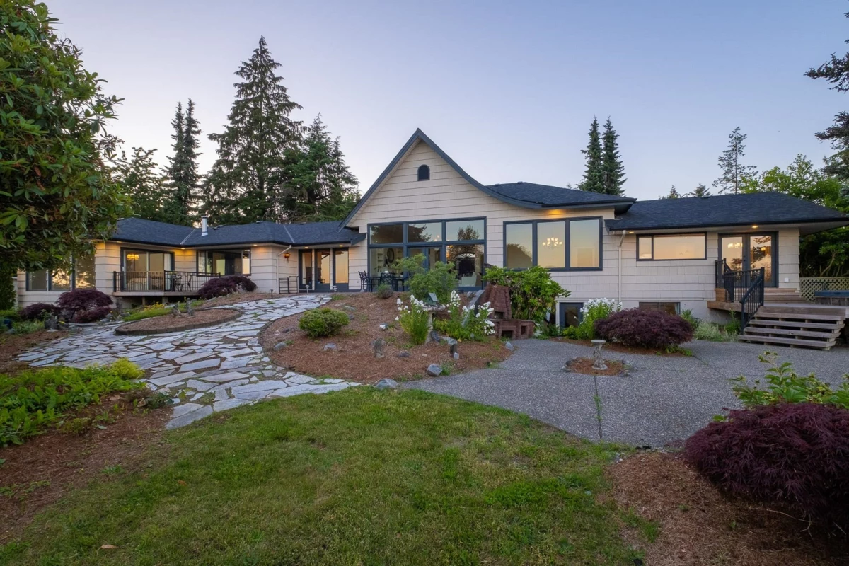 Swimming Pool Photo of 21850 River Road, Maple Ridge, BC