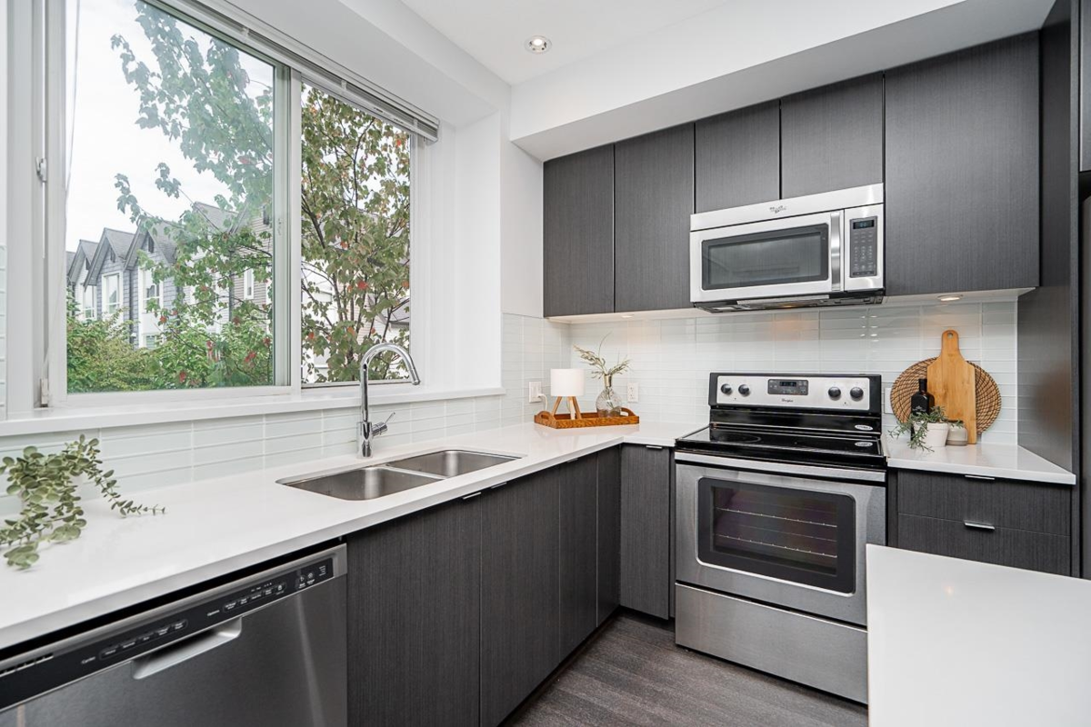 Primary Bathroom Photo of 26 2310 Ranger Lane, Port Coquitlam, BC