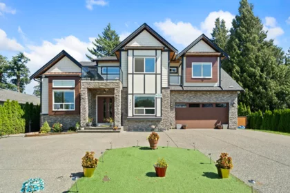 1 7532 Melville Street, Chilliwack, BC, Chilliwack — 9 bed single family residence for sale