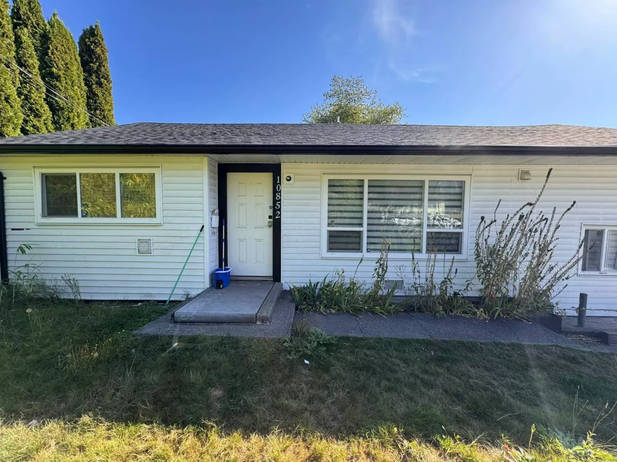 Family Room Photo of 10852 140 Street, Surrey, BC