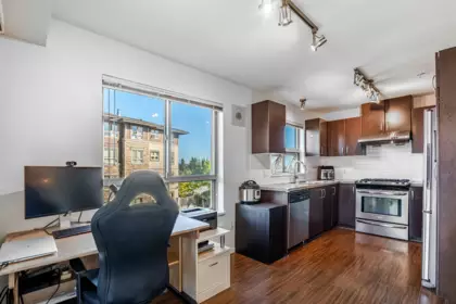 303 3110 Dayanee Springs Boulevard, Coquitlam, BC, Coquitlam — Apartment/Condo for sale