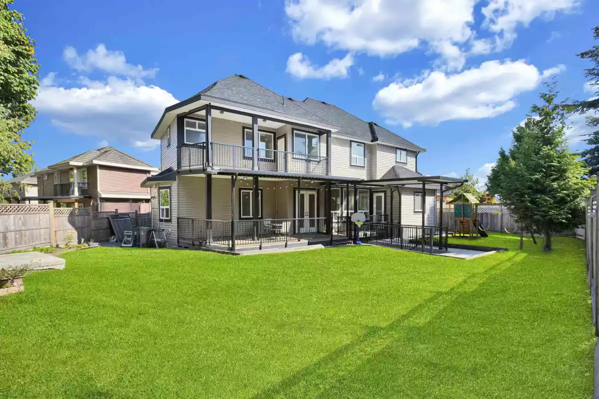 Guest Bathroom Photo of 14856 75a Avenue, Surrey, BC