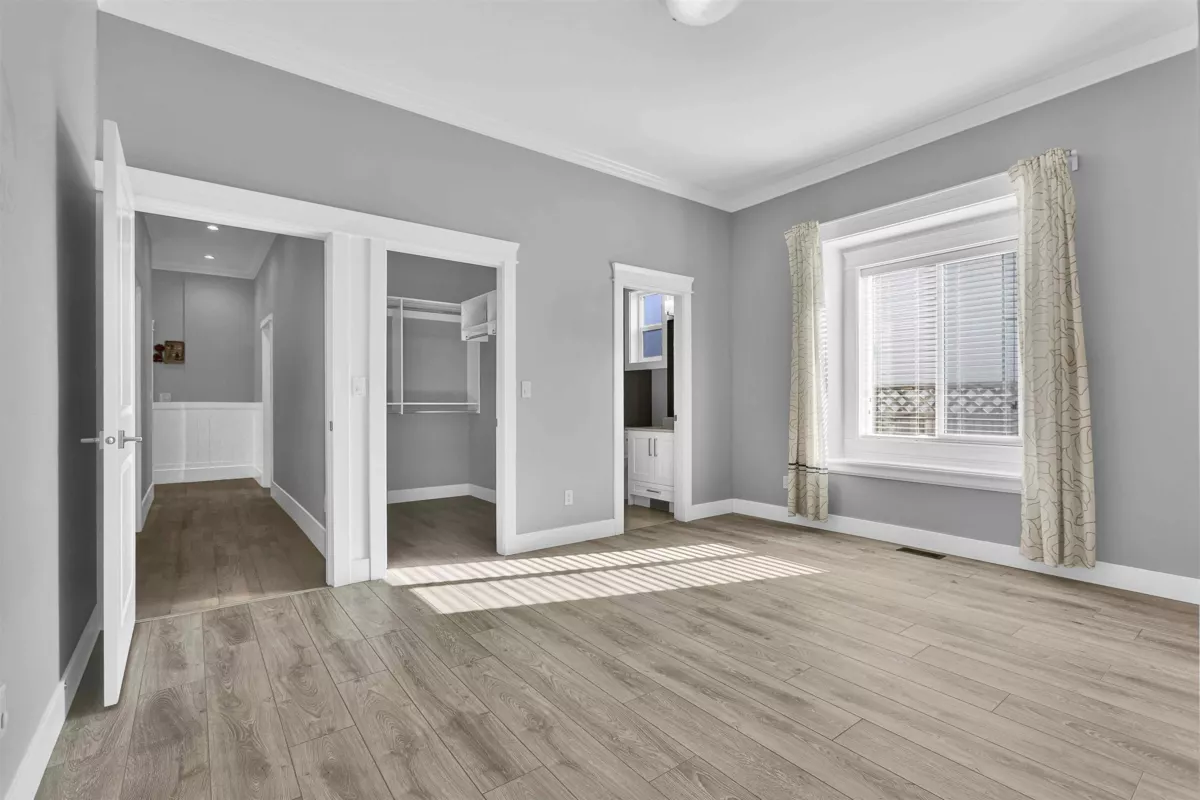 Laundry Room Photo of 14856 75a Avenue, Surrey, BC