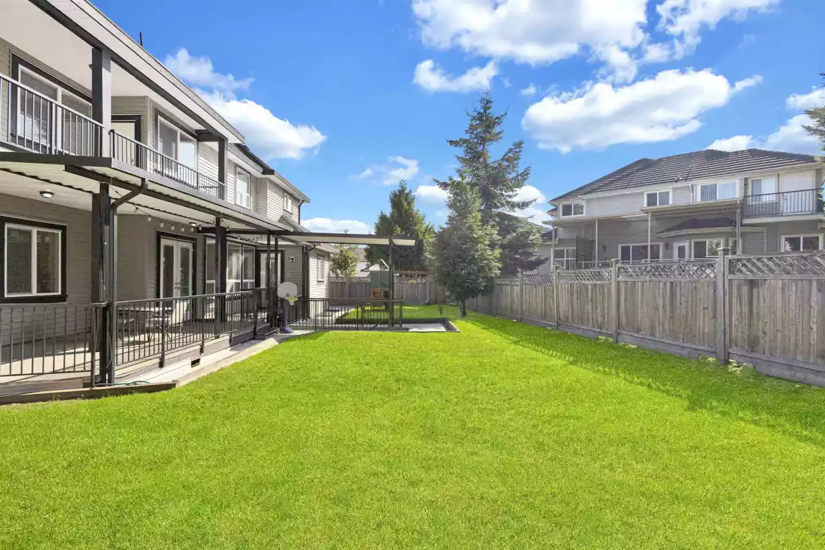 Powder Room Photo of 14856 75a Avenue, Surrey, BC