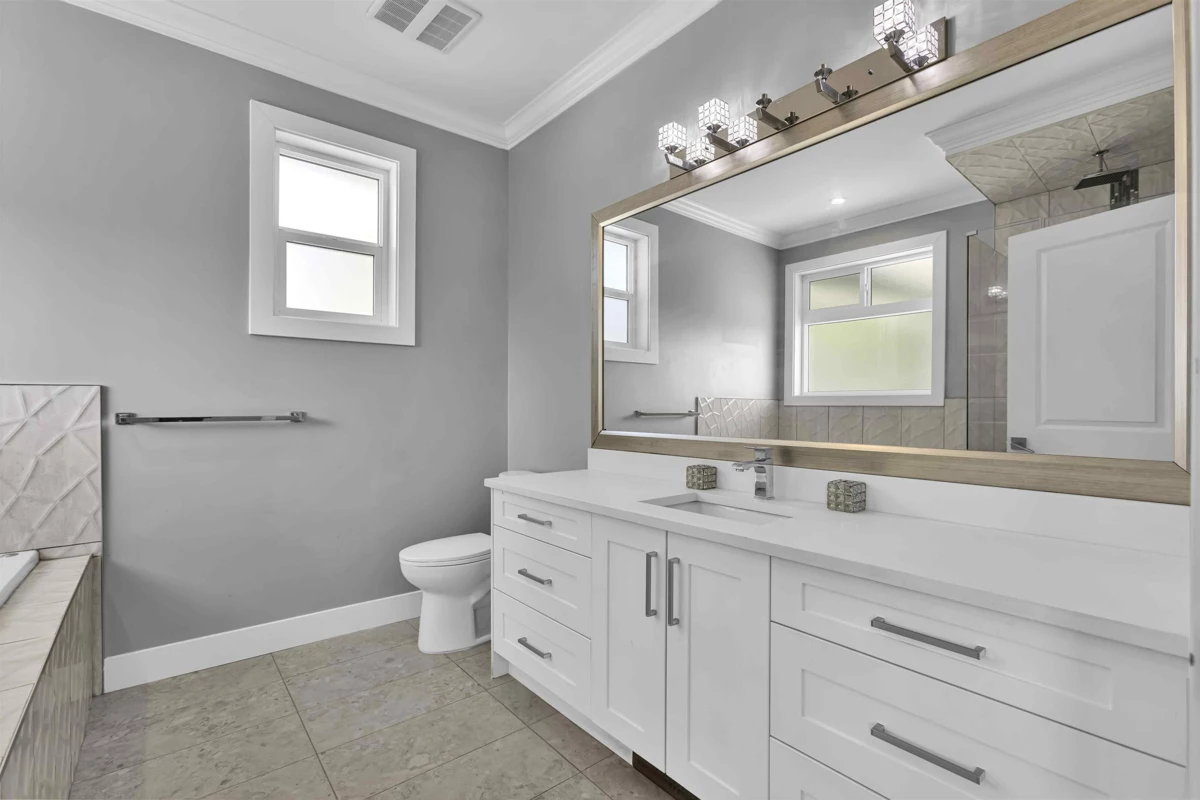 Swimming Pool Photo of 14856 75a Avenue, Surrey, BC