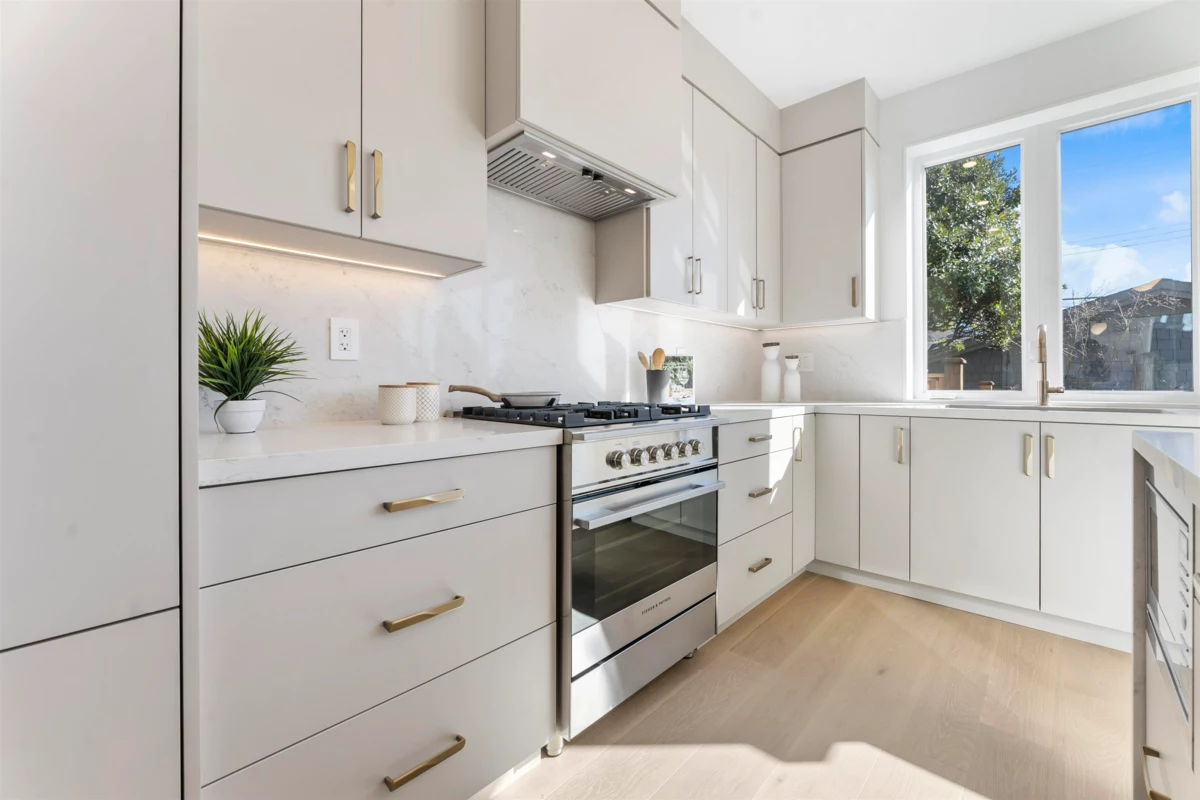 Dining Area Photo of 2 2138 W 48th Avenue, Vancouver, BC