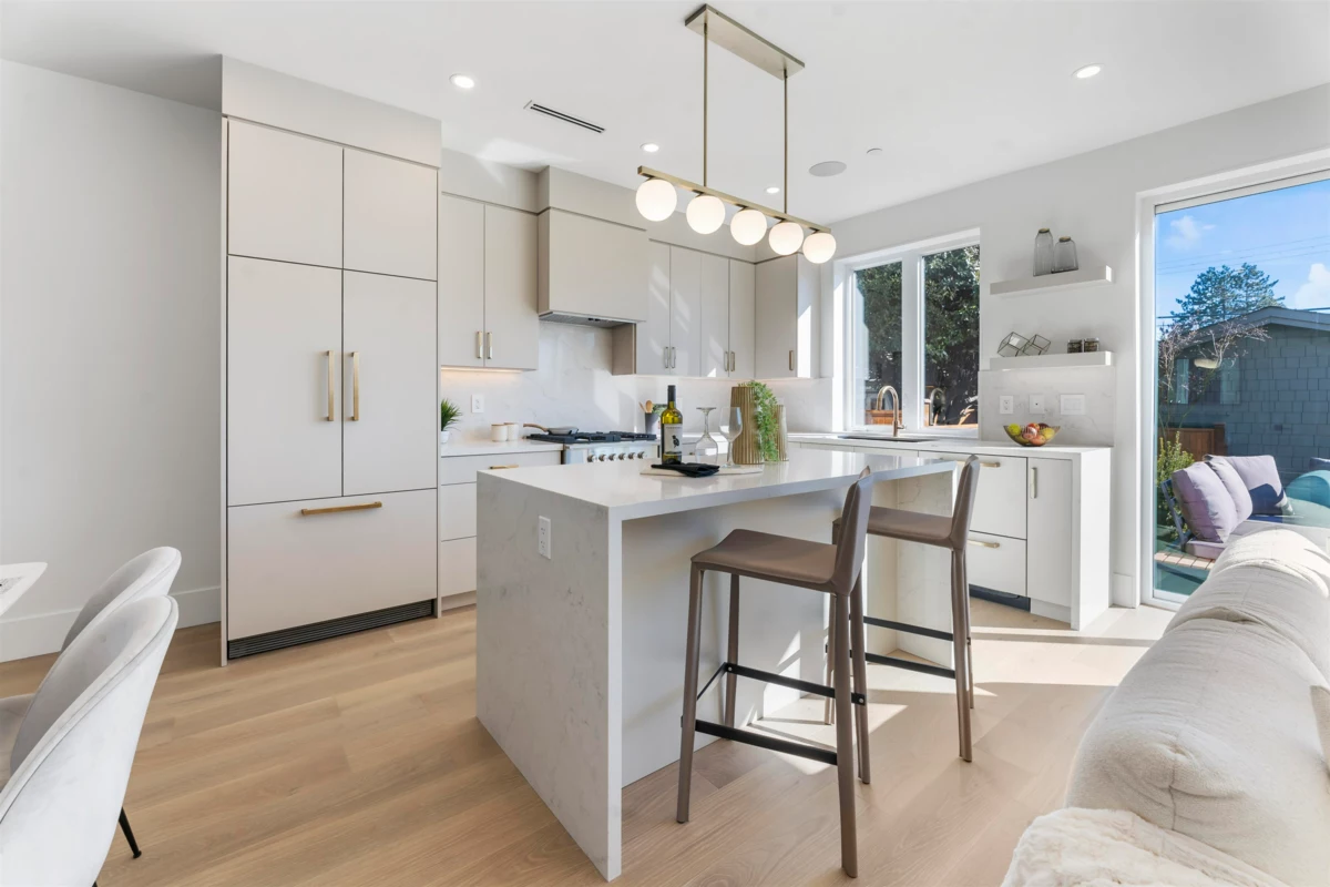 Living Room Photo of 2 2138 W 48th Avenue, Vancouver, BC