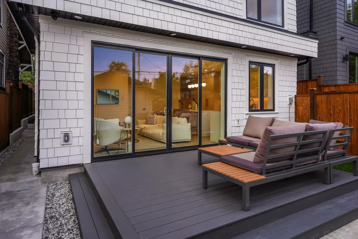 Mudroom Photo of 2 2138 W 48th Avenue, Vancouver, BC