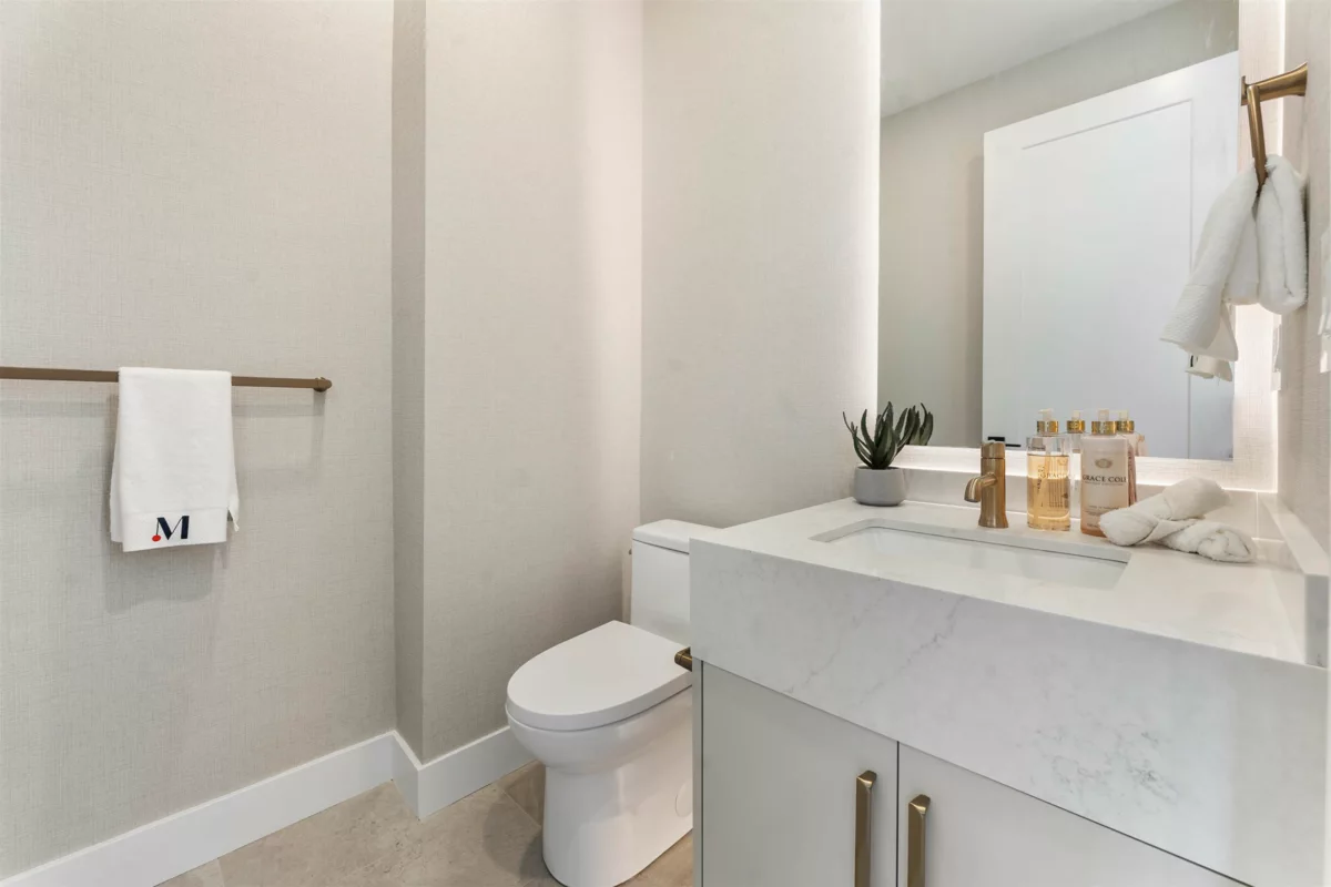 Primary Bathroom Photo of 2 2138 W 48th Avenue, Vancouver, BC