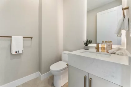 Primary Bathroom Photo of 2 2138 W 48th Avenue, Vancouver, BC