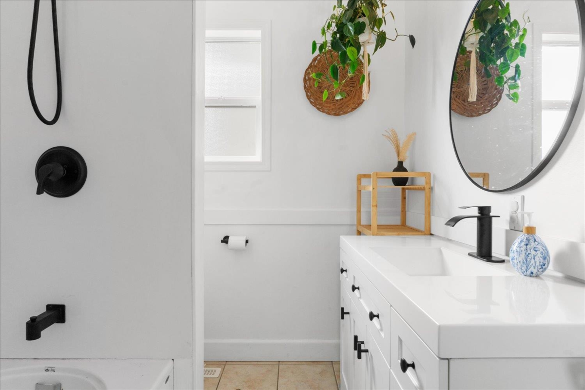 Guest Bathroom Photo of 7123 Rochester Avenue, Chilliwack, BC