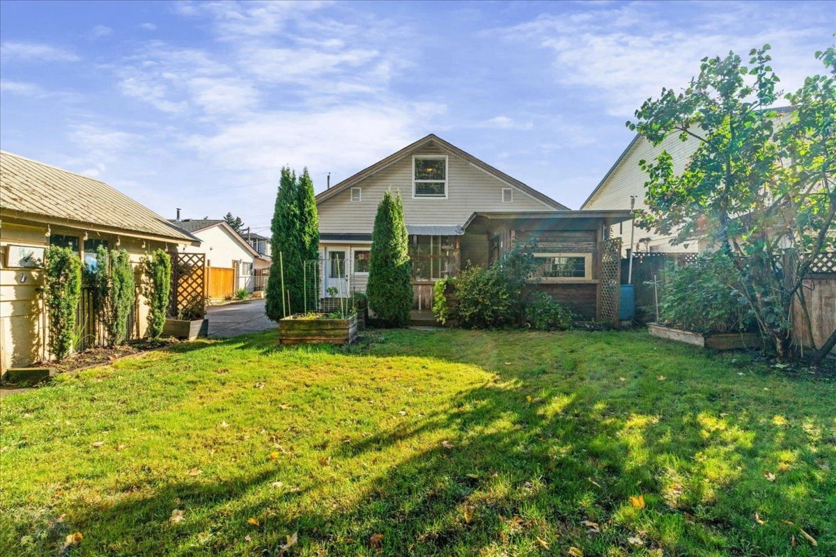 Hot Tub / Spa Photo of 7123 Rochester Avenue, Chilliwack, BC