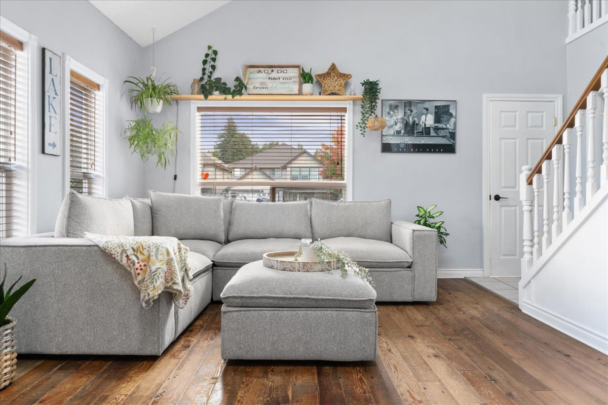 Kitchen Island Photo of 7123 Rochester Avenue, Chilliwack, BC