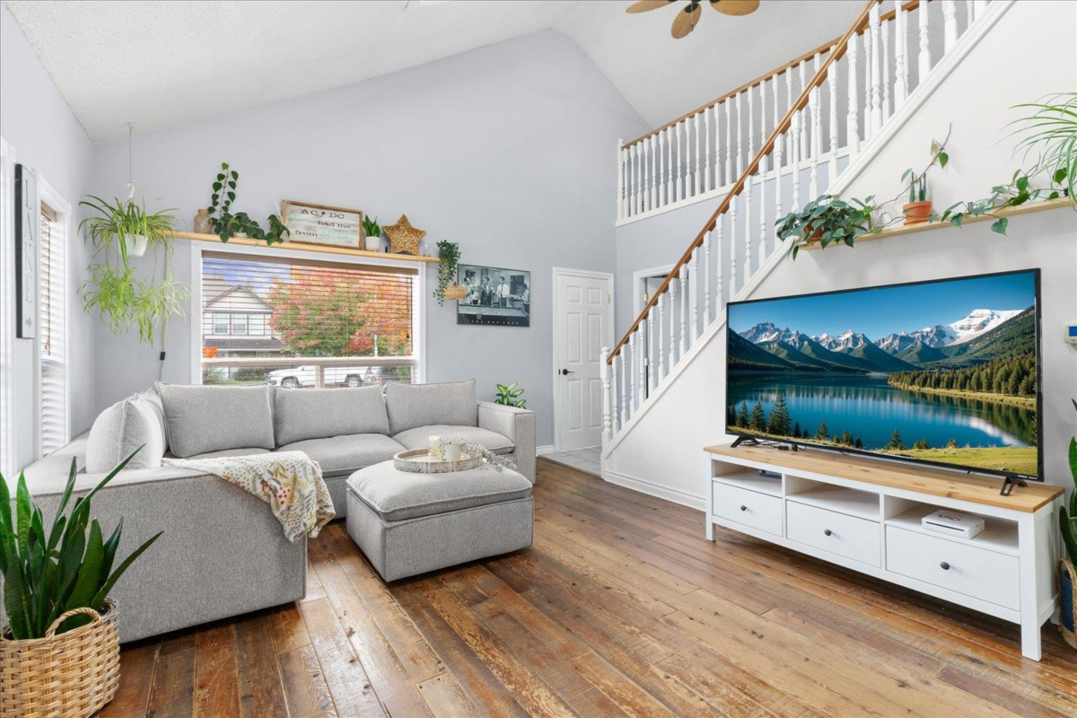 Living Room Photo of 7123 Rochester Avenue, Chilliwack, BC