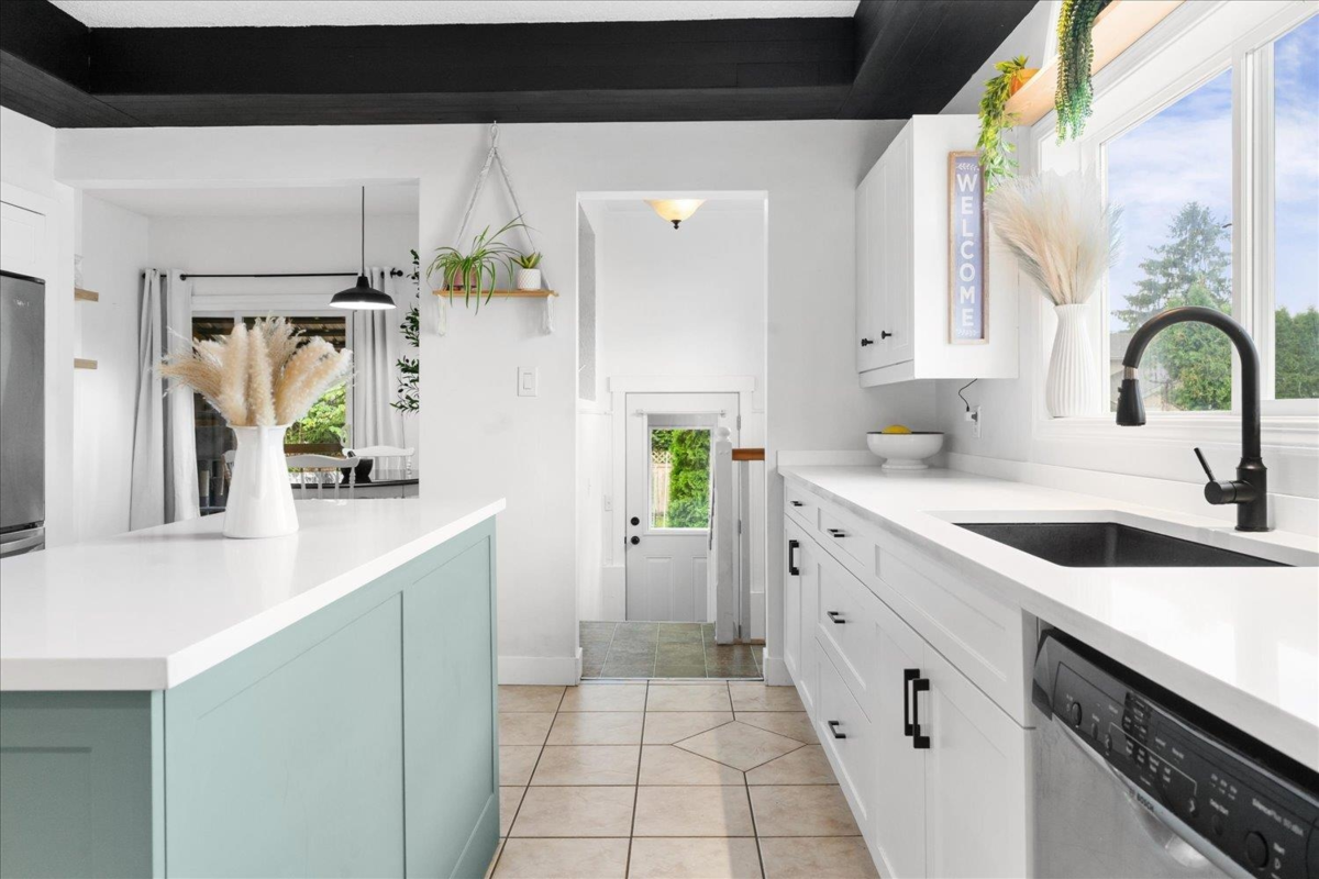 Primary Bathroom Photo of 7123 Rochester Avenue, Chilliwack, BC