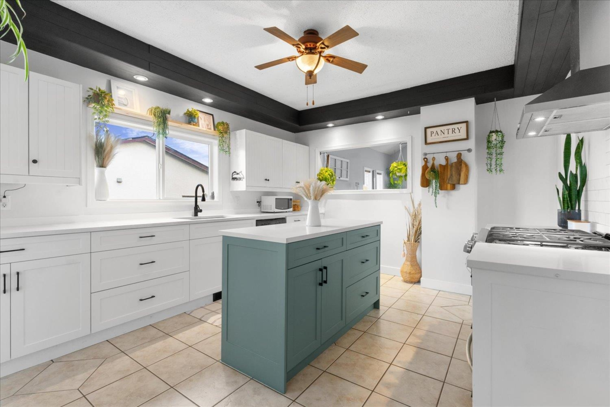 Walk-In Closet Photo of 7123 Rochester Avenue, Chilliwack, BC