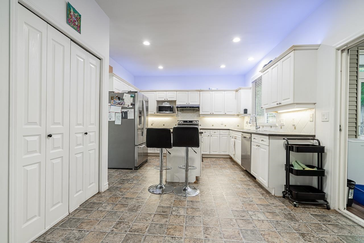 Breakfast Nook Photo of 14616 75a Avenue, Surrey, BC