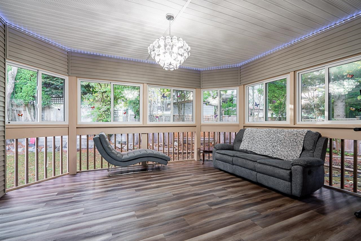 Hallway Photo of 14616 75a Avenue, Surrey, BC