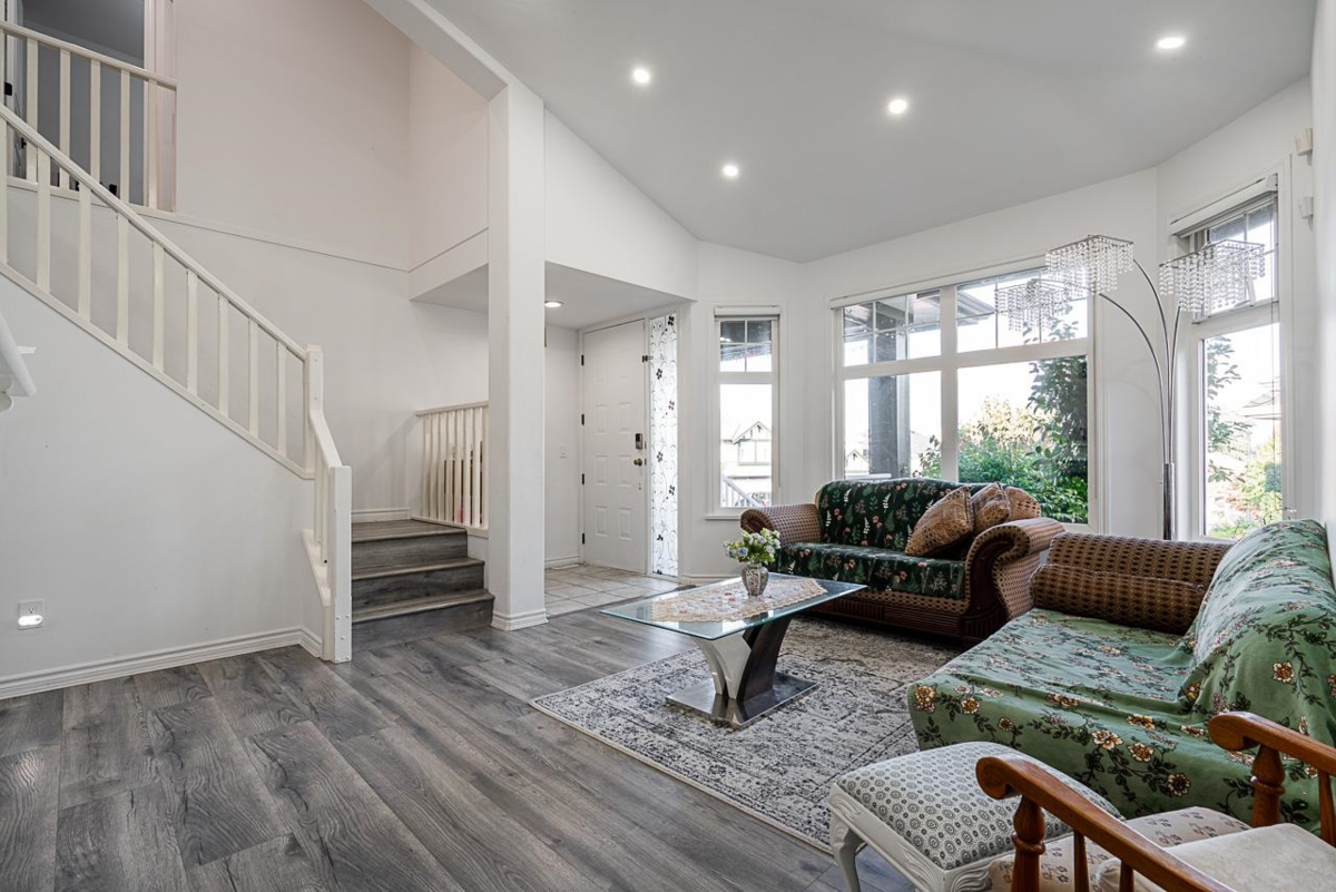 Kitchen Photo of 14616 75a Avenue, Surrey, BC