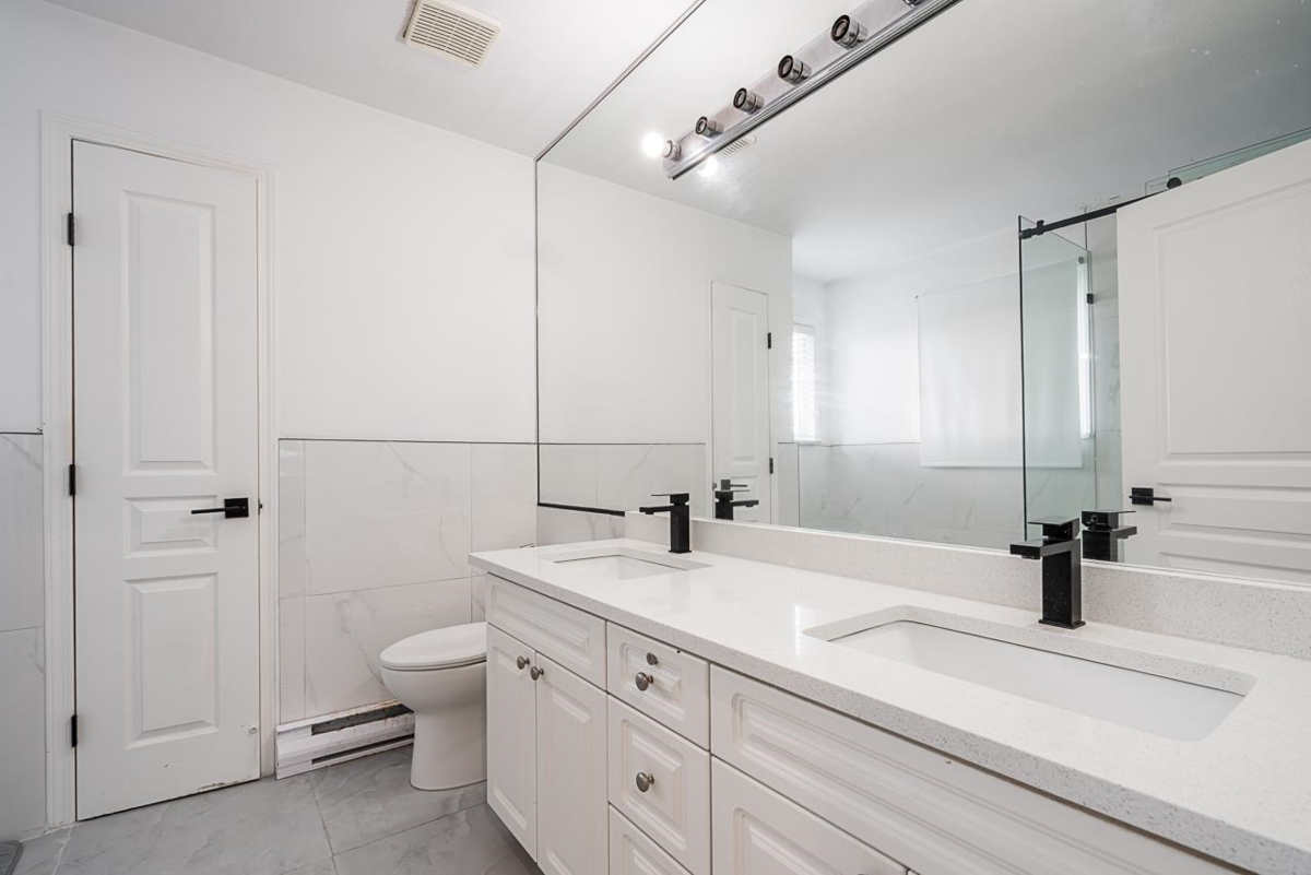 Laundry Room Photo of 14616 75a Avenue, Surrey, BC