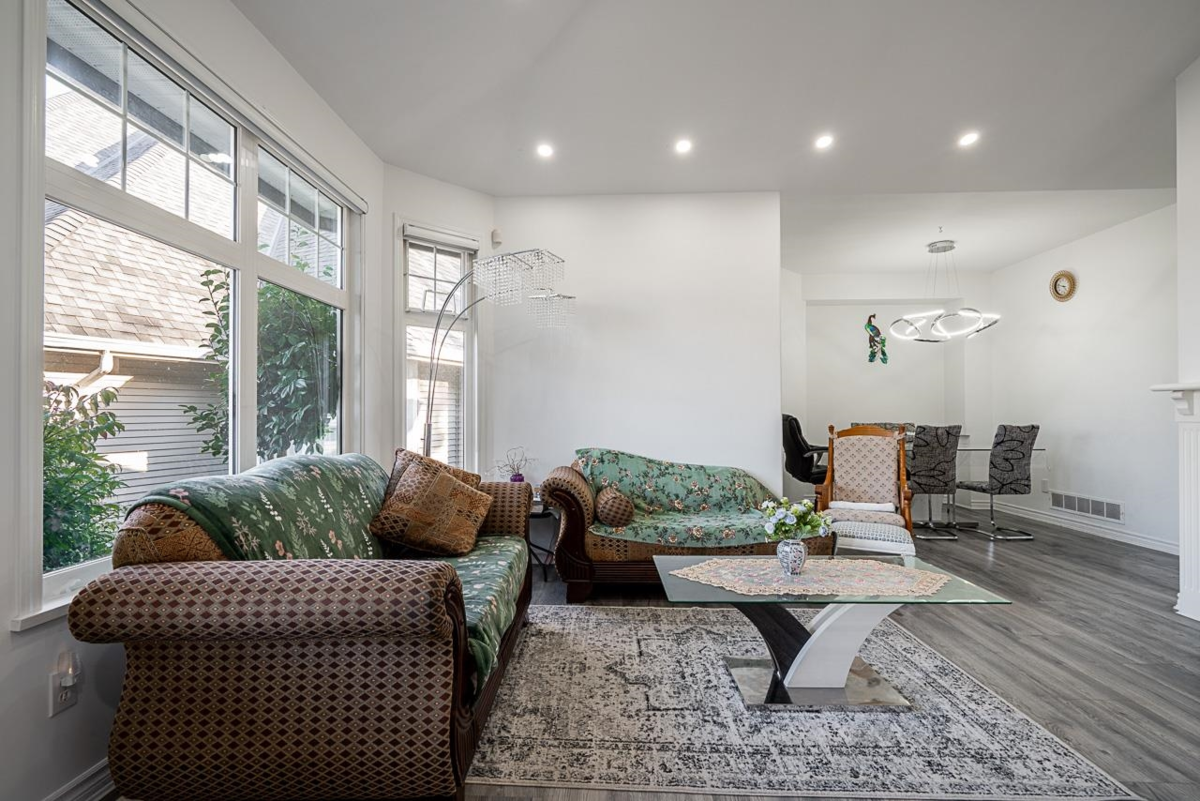 Living Room Photo of 14616 75a Avenue, Surrey, BC