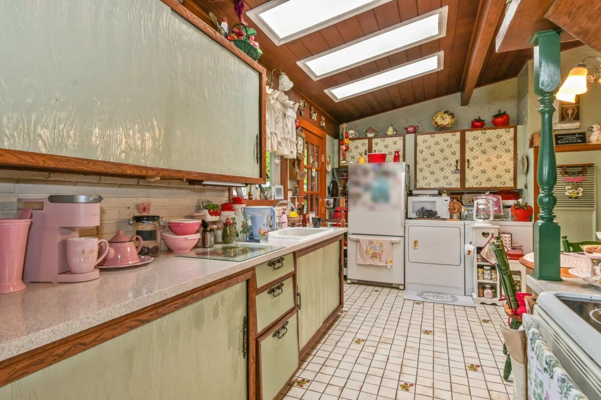 Breakfast Nook Photo of 14086 77a Avenue, Surrey, BC