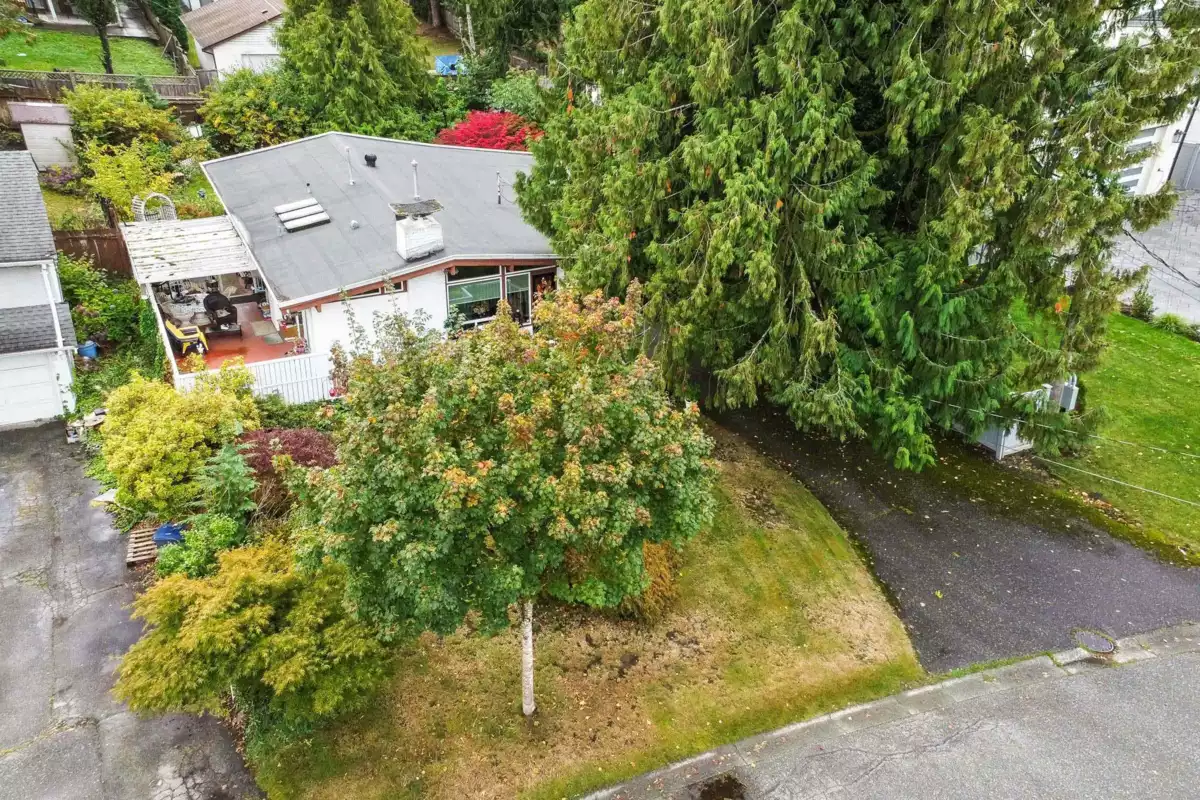 Laundry Room Photo of 14086 77a Avenue, Surrey, BC