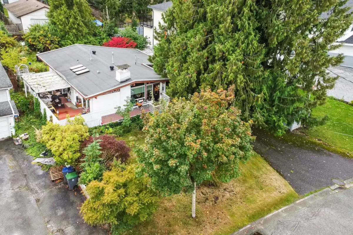 Mudroom Photo of 14086 77a Avenue, Surrey, BC