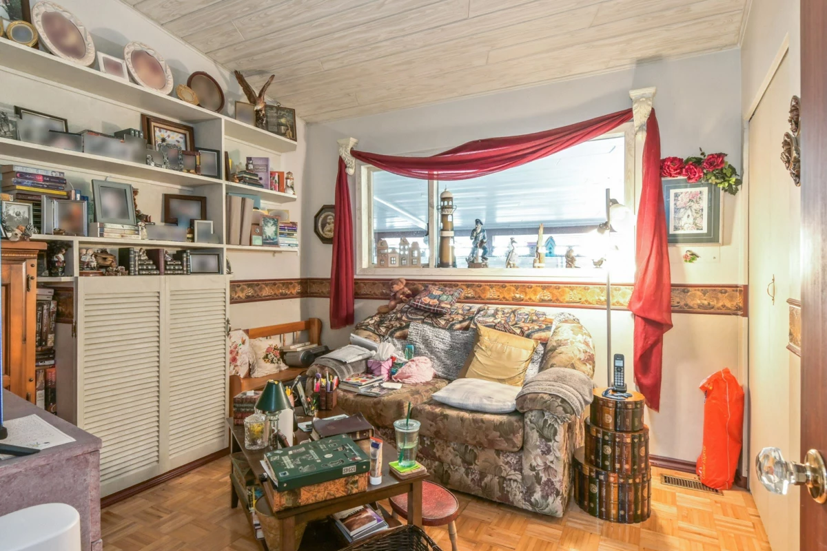 Walk-In Closet Photo of 14086 77a Avenue, Surrey, BC